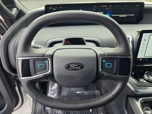 New 2026 Ford Expedition Platinum w/ Stealth Appearance Package AWD/4WD image 19