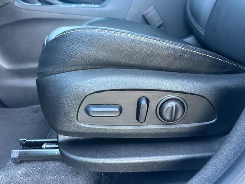 Used 2023 Chevrolet Equinox Premier FWD image 13