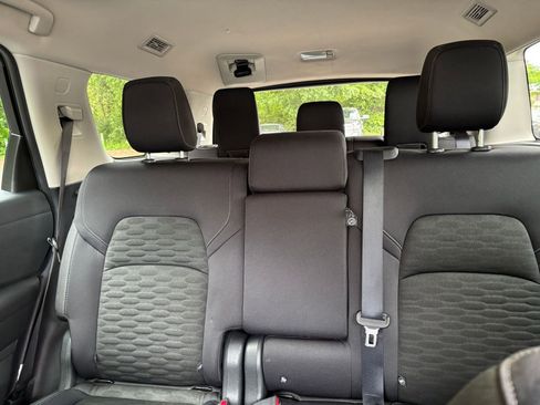 Used 2025 Nissan Pathfinder SV AWD/4WD image 41
