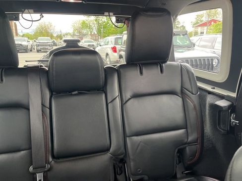 Used 2018 Jeep Wrangler Unlimited Rubicon w/ Uconnect 4C Nav & Sound Group AWD/4WD image 15