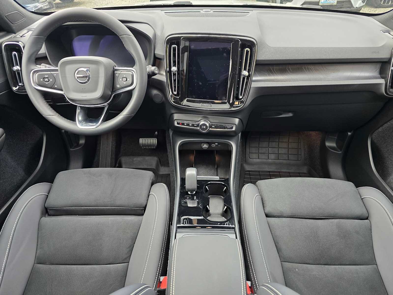 Used 2024 Volvo XC40 Recharge Plus w/ Protection Package Premier AWD/4WD image 19