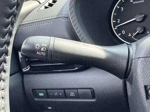 Used 2022 Nissan Sentra SV w/ Trunk Package image 16