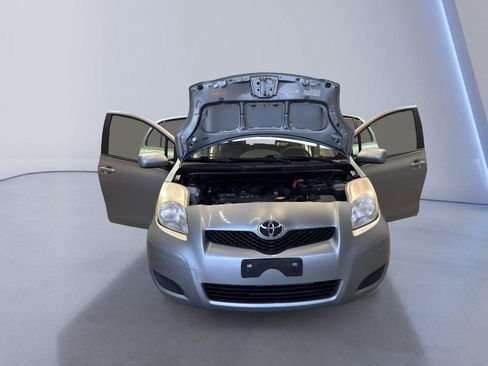 Used 2011 Toyota Yaris 4-Door Hatchback w/ Convenience Pkg FWD image 10