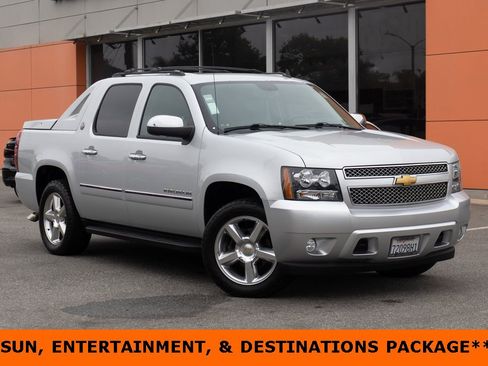 Used 2013 Chevrolet Avalanche LTZ image 2