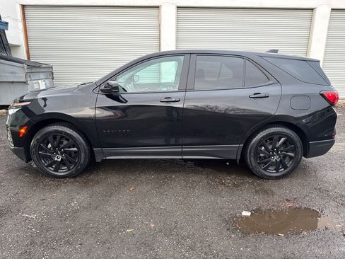 Used 2024 Chevrolet Equinox LS w/ LS Convenience Package image 2