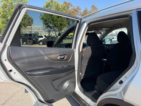 Used 2014 Nissan Rogue SV FWD image 16