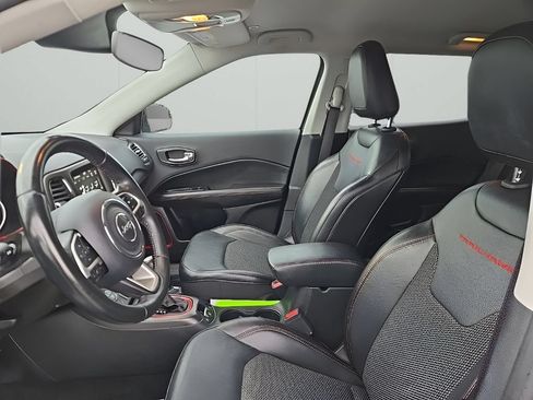 Used 2019 Jeep Compass Trailhawk w/ Popular Equipment Group AWD/4WD image 9
