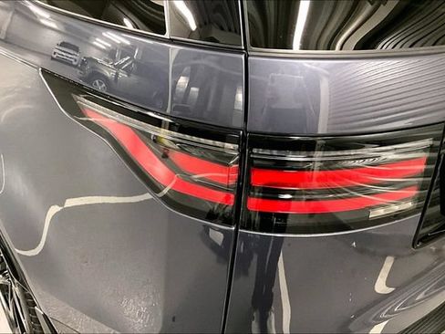 Certified 2025 Land Rover Discovery Dynamic SE AWD/4WD image 29