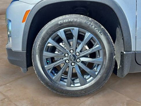 Used 2023 Chevrolet Traverse RS FWD image 14