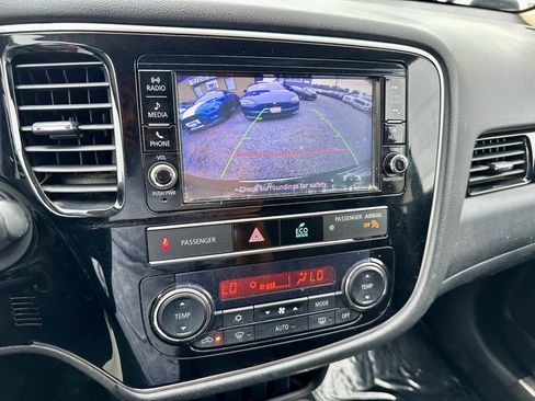Used 2019 Mitsubishi Outlander ES FWD image 23