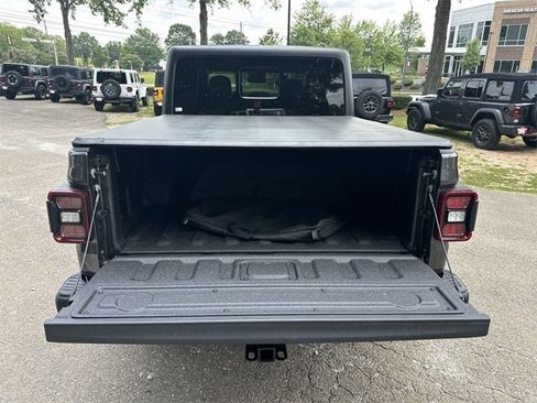Used 2024 Jeep Gladiator Rubicon w/ Technology Group image 18
