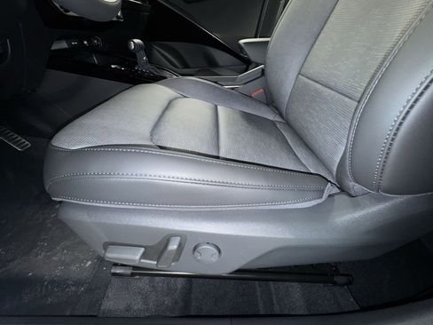 Certified 2025 Kia Niro SX Touring image 14