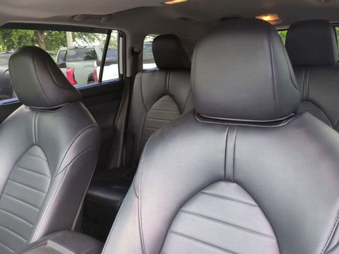 Used 2023 Toyota Highlander XLE FWD image 8