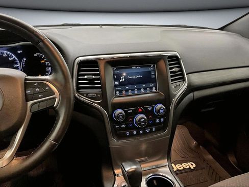 Used 2020 Jeep Grand Cherokee Laredo AWD/4WD image 9