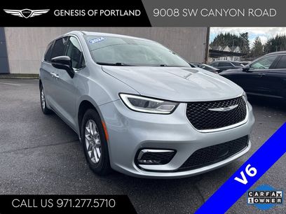 Used 2024 Chrysler Pacifica Touring-L