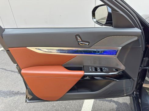 Used 2024 BMW i7 eDrive50 w/ M Sport Package RWD image 43