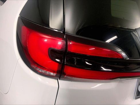 Used 2023 Chrysler Pacifica Pinnacle FWD image 28