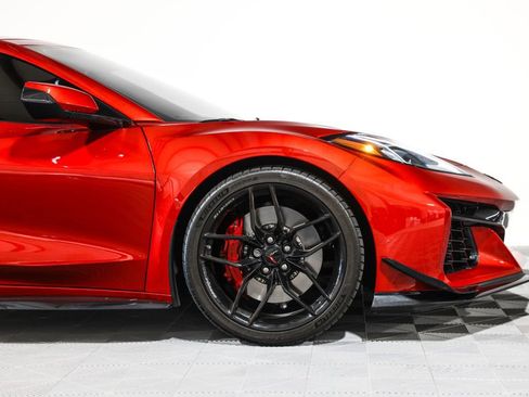 Used 2025 Chevrolet Corvette Z06 RWD image 4