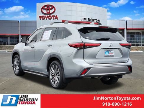 Used 2022 Toyota Highlander Platinum image 6
