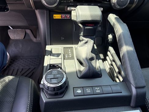 Used 2025 Toyota 4Runner TRD Off-Road AWD/4WD image 10