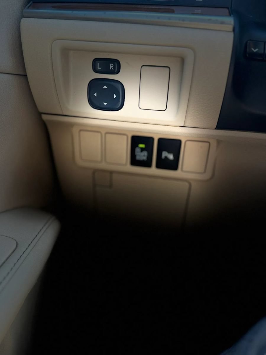 Used 2013 Lexus ES 300h w/ Luxury Pkg FWD image 38