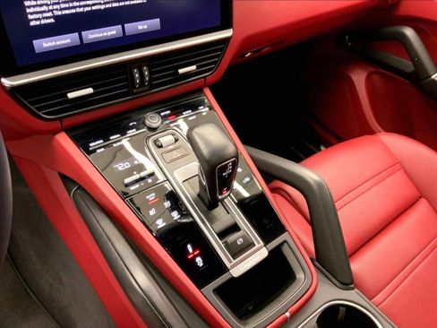 Used 2022 Porsche Cayenne Coupe image 18