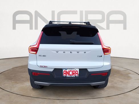 Used 2022 Volvo XC40 T5 R-Design w/ Advanced Package image 9