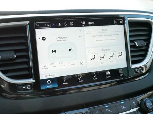 Used 2024 Chrysler Pacifica Touring-L image 22