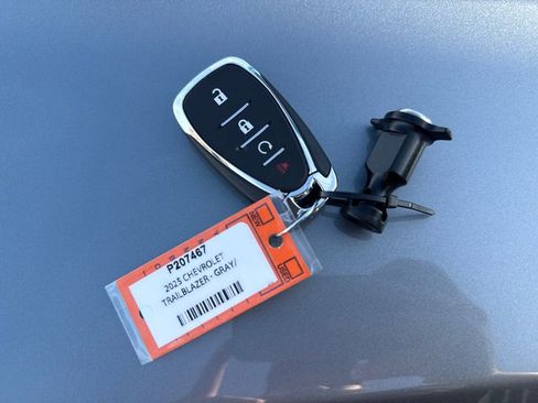 Used 2025 Chevrolet TrailBlazer LT w/ Driver Confidence Package image 28