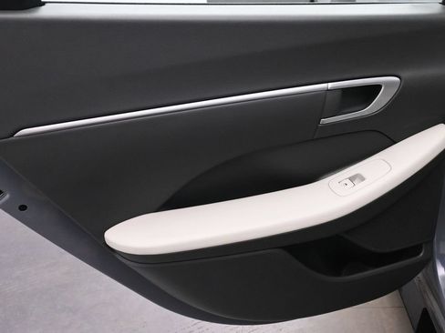 Used 2025 Hyundai Sonata SEL FWD image 16