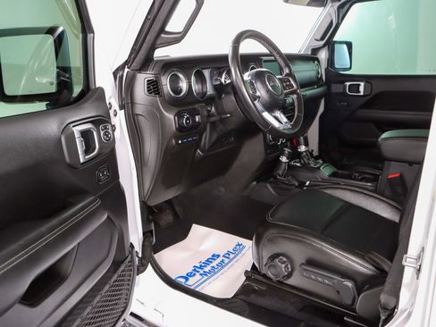 Used 2023 Jeep Wrangler Unlimited Sahara w/ Cold Weather Group AWD/4WD image 4
