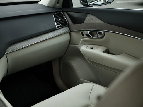 Used 2023 Volvo XC90 B5 Plus w/ Protection Package image 29