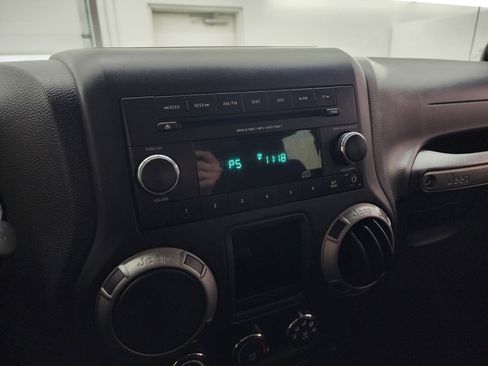 Used 2012 Jeep Wrangler Unlimited Sport image 10