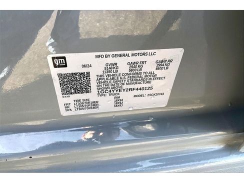 Used 2024 Chevrolet Silverado 2500 ZR2 w/ Technology Package image 34