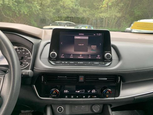 Used 2021 Nissan Rogue SV image 26