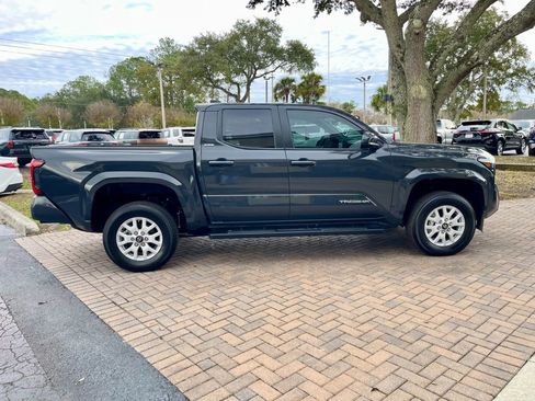 Used 2025 Toyota Tacoma SR5 image 6