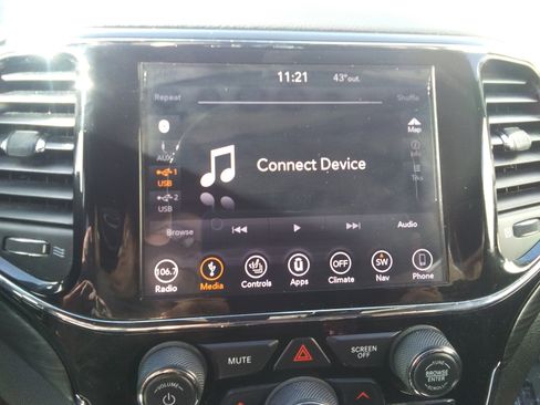 Used 2019 Jeep Grand Cherokee Altitude image 24