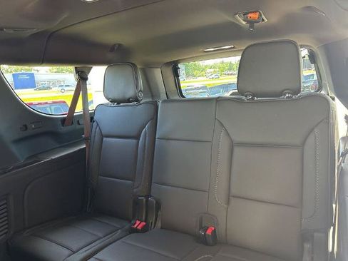 Used 2024 GMC Yukon XL Denali w/ Advanced Technology Package AWD/4WD image 11