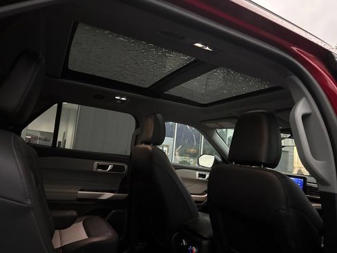 Used 2024 Ford Explorer XLT w/ Equipment Group 202A AWD/4WD image 29