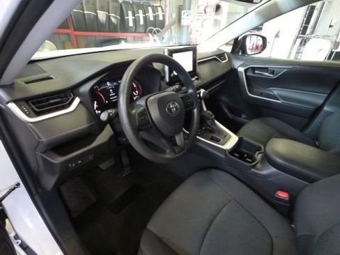 Used 2025 Toyota RAV4 XLE AWD/4WD image 10