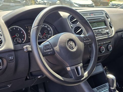 Used 2014 Volkswagen Tiguan S image 14