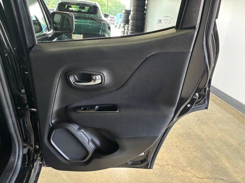 Used 2020 Jeep Renegade Latitude w/ Cold Weather Group AWD/4WD image 20