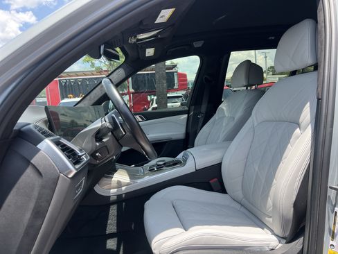 Used 2024 BMW X7 xDrive40i w/ M Sport Package AWD/4WD image 16