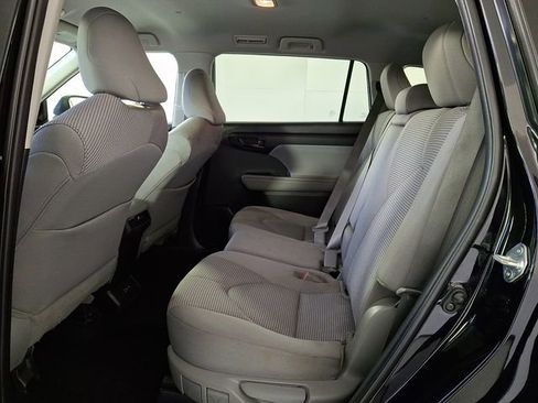 Used 2023 Toyota Highlander L image 9
