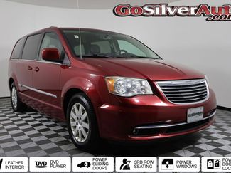 Used 2014 Chrysler Town & Country Touring image 1