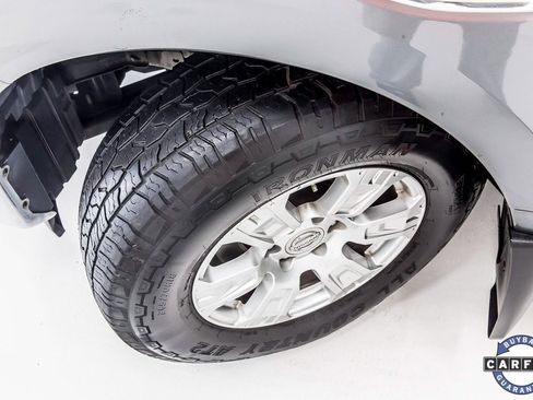 Used 2017 Nissan Titan SV image 12