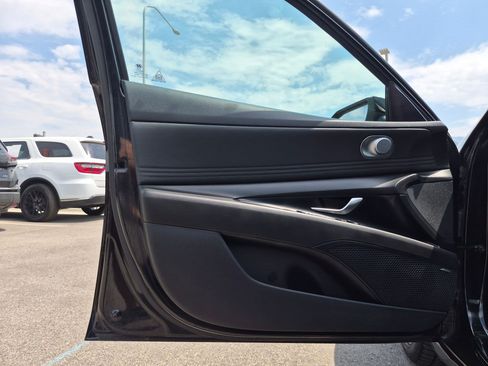 Used 2022 Hyundai Elantra SEL w/ Convenience + Premium Package FWD image 14