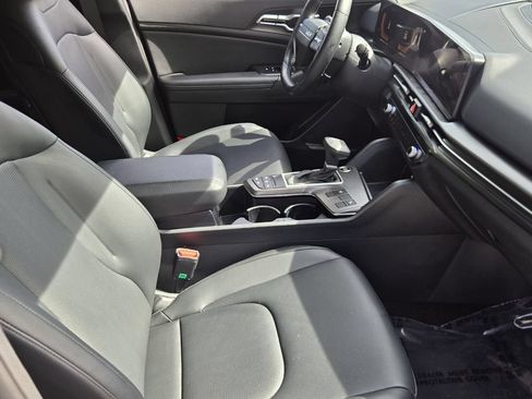 Used 2026 Kia Sportage EX FWD image 17