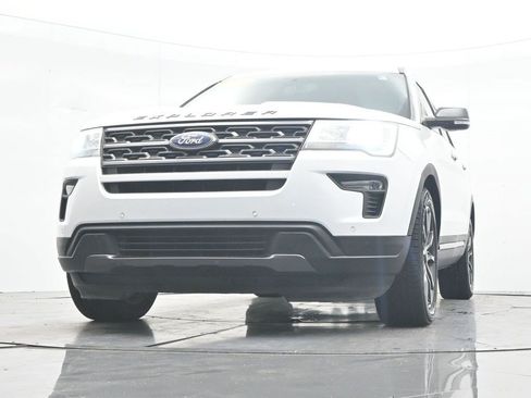 Used 2018 Ford Explorer XLT w/ Equipment Group 202A FWD image 28