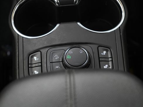 Used 2024 GMC Terrain SLE w/ Driver Convenience Package AWD/4WD image 17